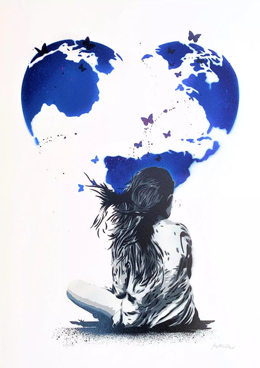 Dream Blue Edition di Alessio-B. Stampa giclée stampa su carta 320 gsm edizione limitata rappresentante una bambina seduta che osserva una grande cuore blu | Cd Studio d'Arte