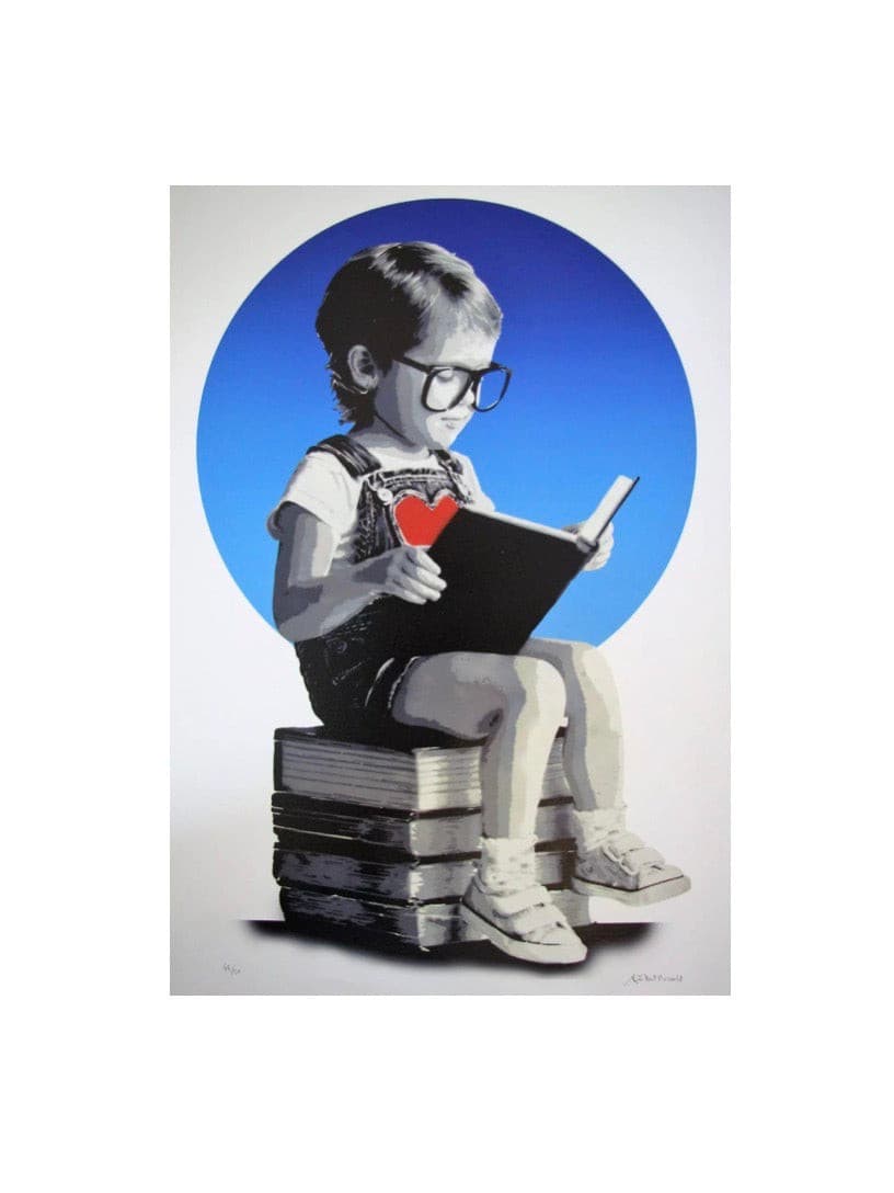 Fairytale Blu di Alessio-B. Stampa giclée stampa giclée su carta 320 gsm edizione limitata rappresentante una bambina che legge un libro e un cielo azzurro sullo sfondo  | CD Studio d'Arte
