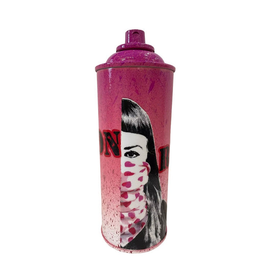 Love Revolution Pink Spray Can di Shife. Opera spray e stickers su bomboletta spray rappresentante un soggetto ricorrente dell'artista trasferito in un oggetto da collezione | CD Studio d'Arte