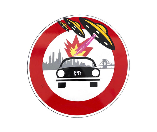 Diesel Attack di Any. Opera unica spray e stickers su cartello stradale rappresentante connessioni allo scenario di New York, come ricorda l'acronimo presente nel nome dell'artista "About New York"  | Cd Studio d'Arte