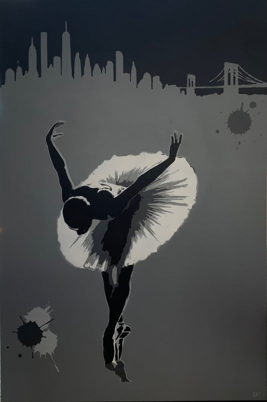 The Bow Small di Any. Opera unica spray e stencil su tela rappresentante connessioni allo scenario di New York, come ricorda l'acronimo presente nel nome dell'artista "About New York" | Cd Studio d'Arte