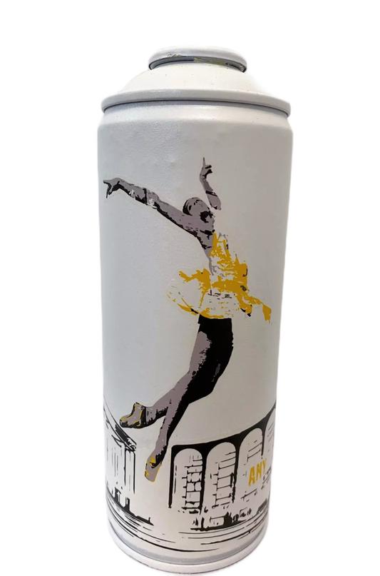 Yellow Swan Spray Can di Any. Opera unica spray e stickers su bomboletta spray rappresentante un soggetto ricorrente dell'artista trasferito in un oggetto da collezione | Cd Studio d'Arte